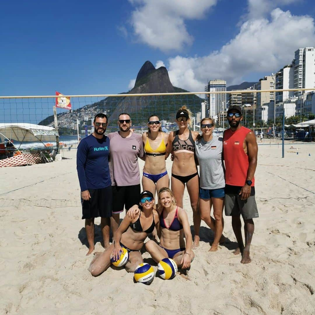 マルタ・メネゲッティさんのインスタグラム写真 - (マルタ・メネゲッティInstagram)「Last day of practice today with these great people! 🇮🇹🙂🇩🇪 #beabeacher #beachvolley #italiateam」3月7日 22時46分 - marta_menegatti