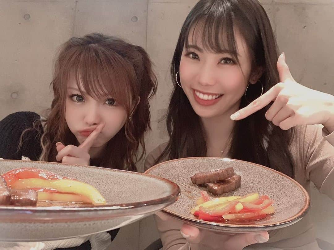 鈴木ふみ奈さんのインスタグラム写真 - (鈴木ふみ奈Instagram)「れいなちゃんとご飯してきました🍽🧡🧡 初めて行ったお店で、恵比寿にあるCINAnewmodernchinese✨  私のお気に入りは蟹玉炒飯🦀 厚切り青椒肉絲😍 お料理も美味しく、お店の雰囲気も素敵でした🍷✨ #CINAnewmodernchinese #恵比寿 #レストラン #田中れいな ちゃん」3月7日 22時47分 - fuminasuzuki