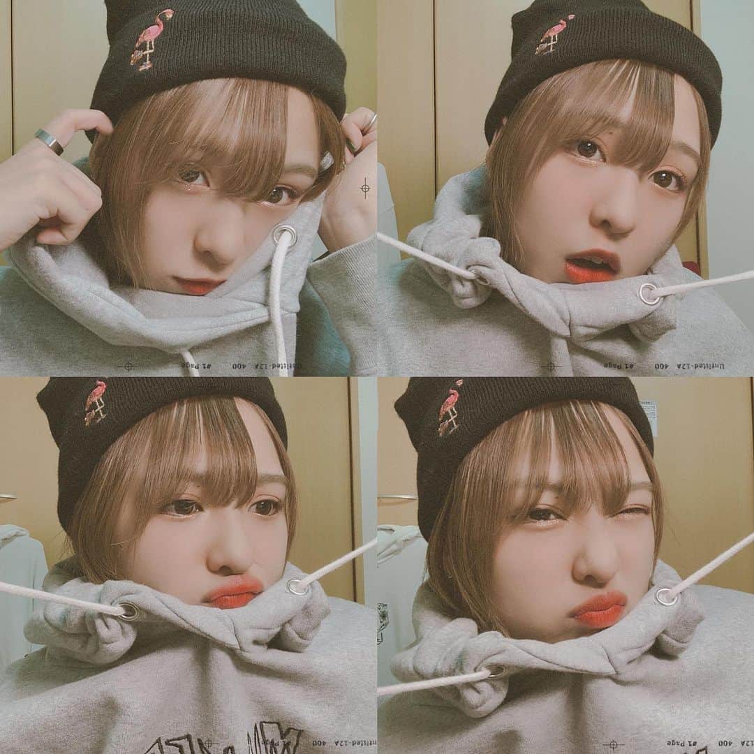 山田菜々美のインスタグラム：「. 4年前に岡山のイオンで買った フラミンゴニット帽🦩笑笑 . #ダンスの先生とスタッフさんが #選んでくれた思い出の品 #ニット帽」