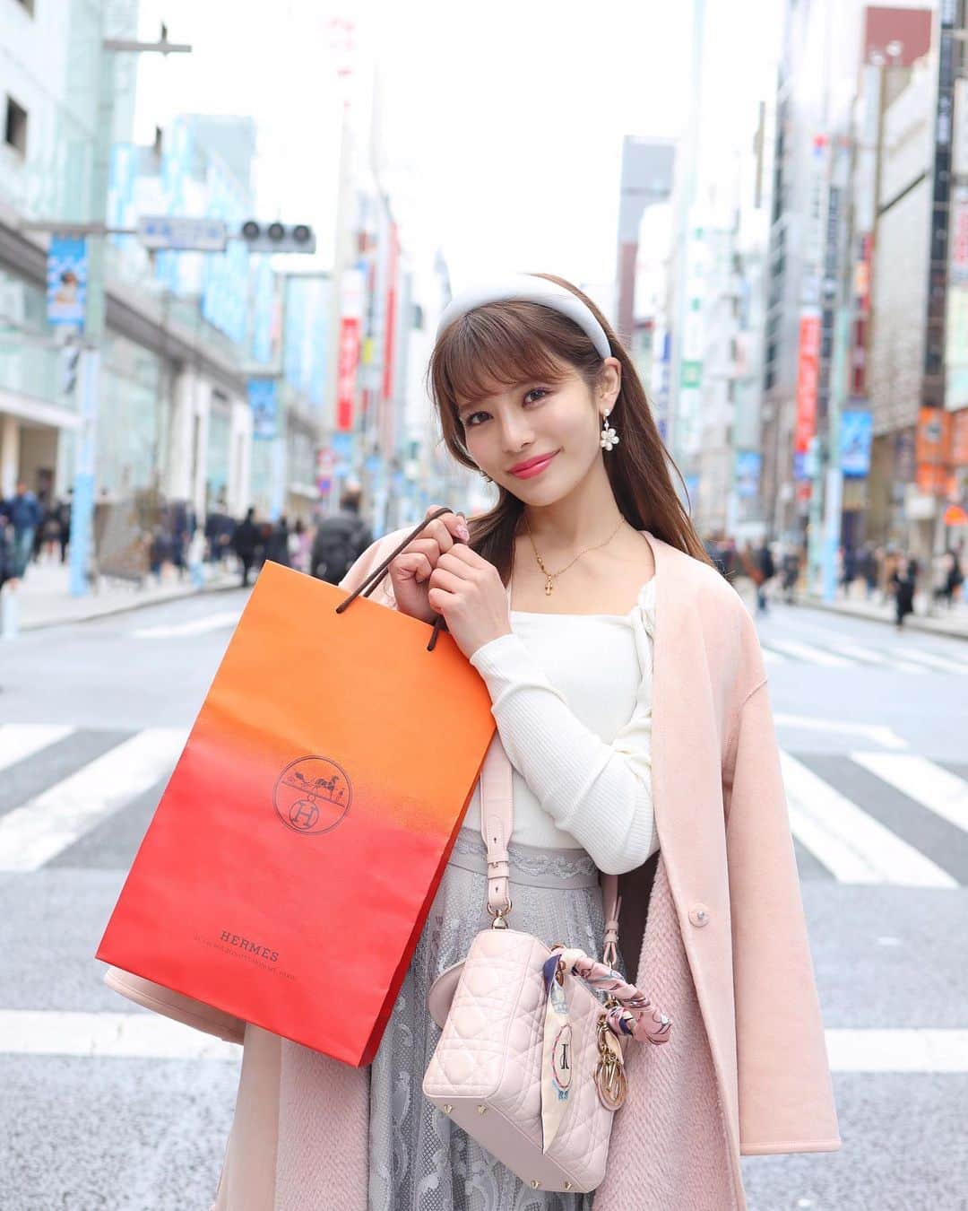 小沼瑞季さんのインスタグラム写真 - (小沼瑞季Instagram)「銀座でお買い物っ🛍💗﻿ 歩行者天国で撮ってみた🥰﻿ ﻿ tops♡#