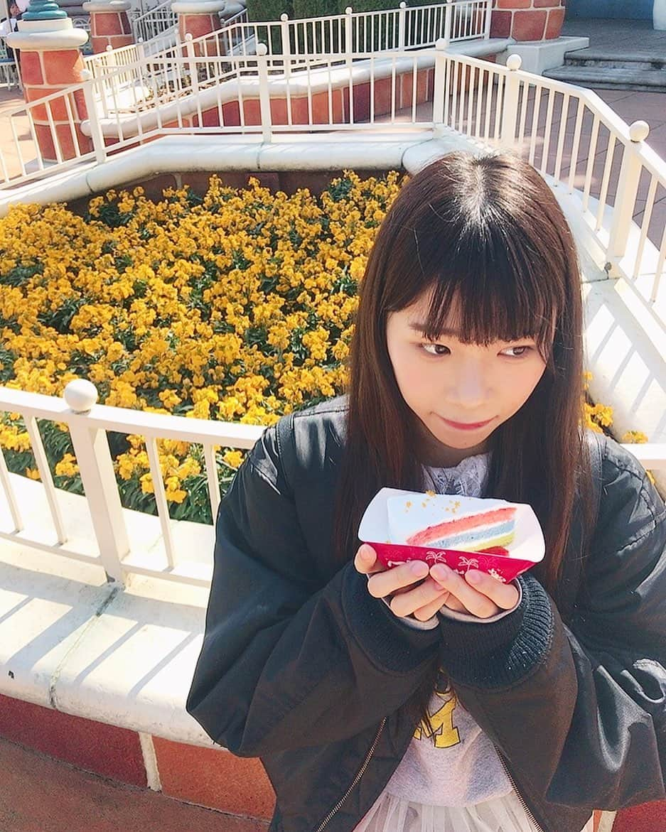 堂本千晴さんのインスタグラム写真 - (堂本千晴Instagram)「このケーキ普通に美味しかった。 ソフトクリームとかと一緒に食べたりもしたいな💓 . . . #ディズニー #ディズニーランド #ディズニーシー  #ローリエプレス #ローリエガールズ #かわ育 #かわ育旅行 #bis_web #mery #disney #disneyland  #disneysea」3月7日 23時37分 - maria_misato_1109