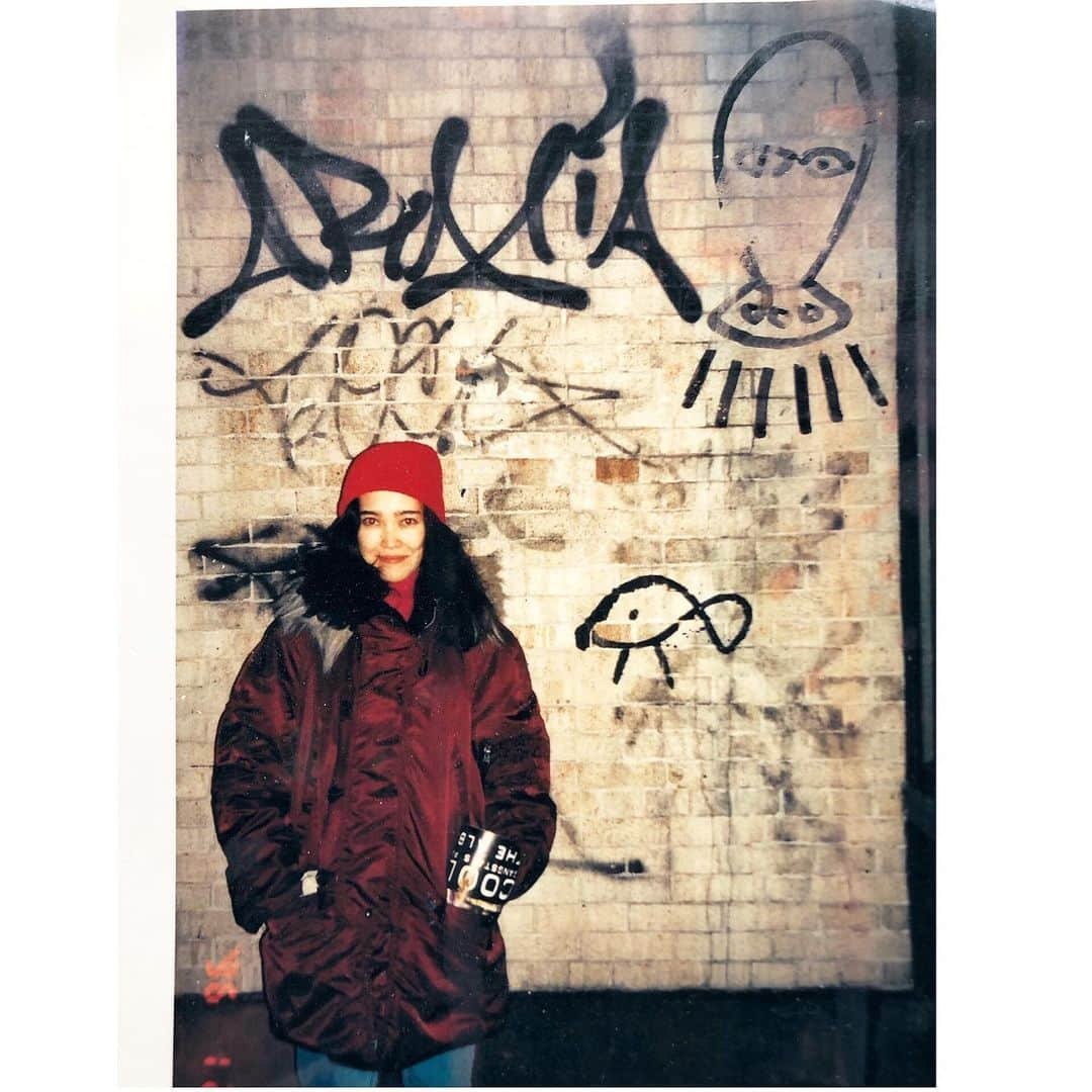 下條ユリさんのインスタグラム写真 - (下條ユリInstagram)「・ 1995 by Bedford Avenue Station.  No billboards Yes birdfish & @ufo907 📸 by Mad ・ ・ #yurithrowback #ユリのおもひで #WilliamsburgBackInTheDay」3月7日 23時50分 - yurishimojo