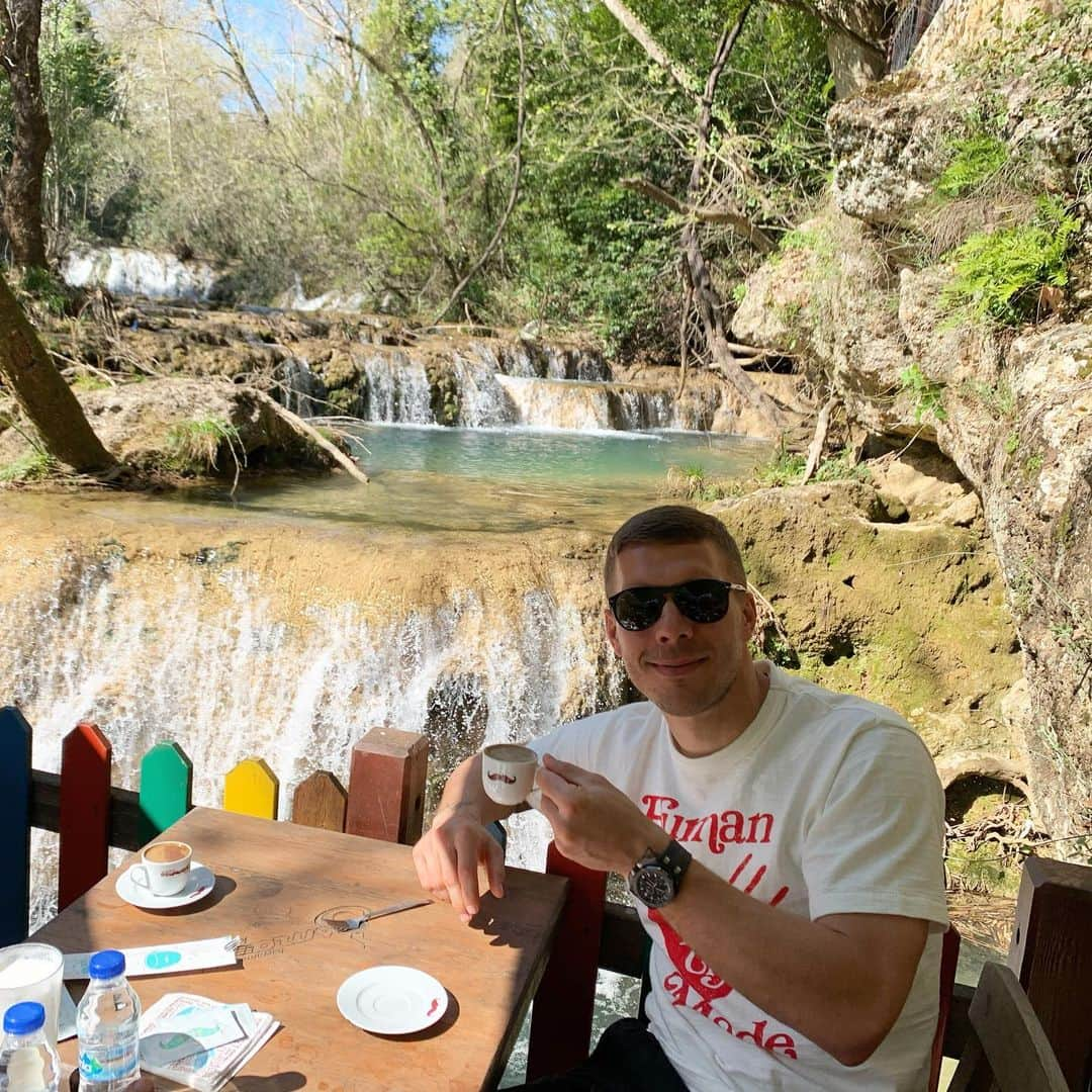 ルーカス・ポドルスキさんのインスタグラム写真 - (ルーカス・ポドルスキInstagram)「Coffee w/ a view ☕ ☀ #goodvibes #familytrip #enjoy #antalya 🙌🏻」3月8日 0時07分 - lukaspodolski