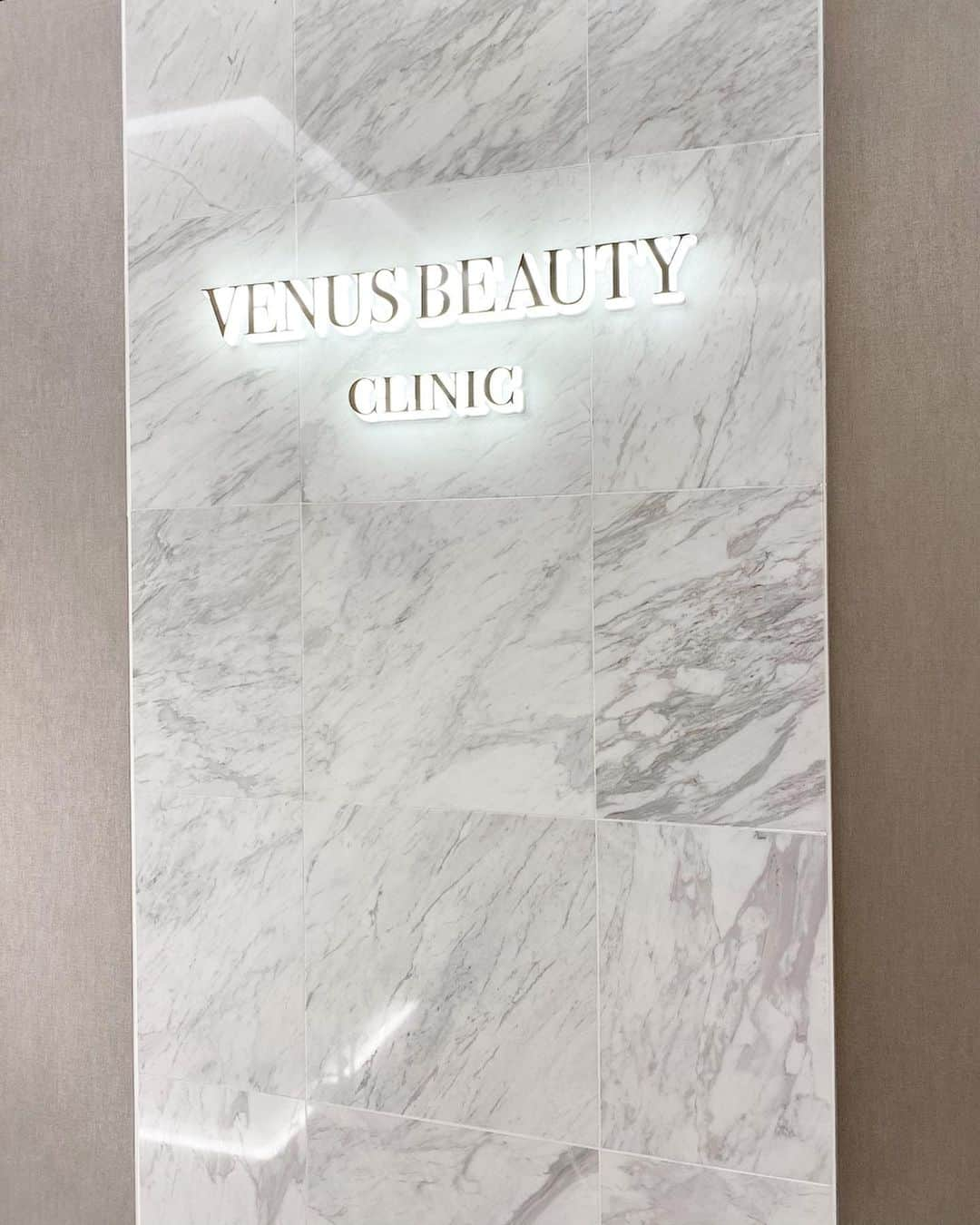 CHIHAさんのインスタグラム写真 - (CHIHAInstagram)「先日 @venus_beautyclinic_ginza に行ってきたよ❤️﻿ 来週大切な撮影があるので、久しぶりにピコレーザーとプラズマシャワーを受けてきました🥰﻿ ﻿ ﻿ 私の大好きなクリニックのひとつ💓﻿ ﻿ ﻿ ﻿ #venusbeautyclinic #hifu #antiaging #リフトアップ #アンチエイジング #ピコレーザー　#プラズマシャワー #美容オタク﻿」3月7日 15時35分 - chiha6170