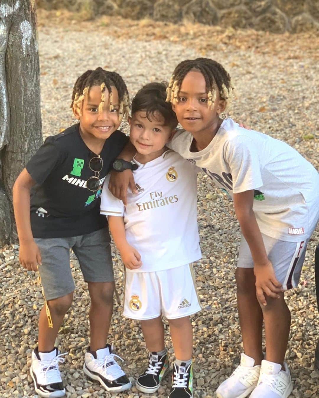 バカリ・サコのインスタグラム：「Good morning people ❤️🙏🏾」