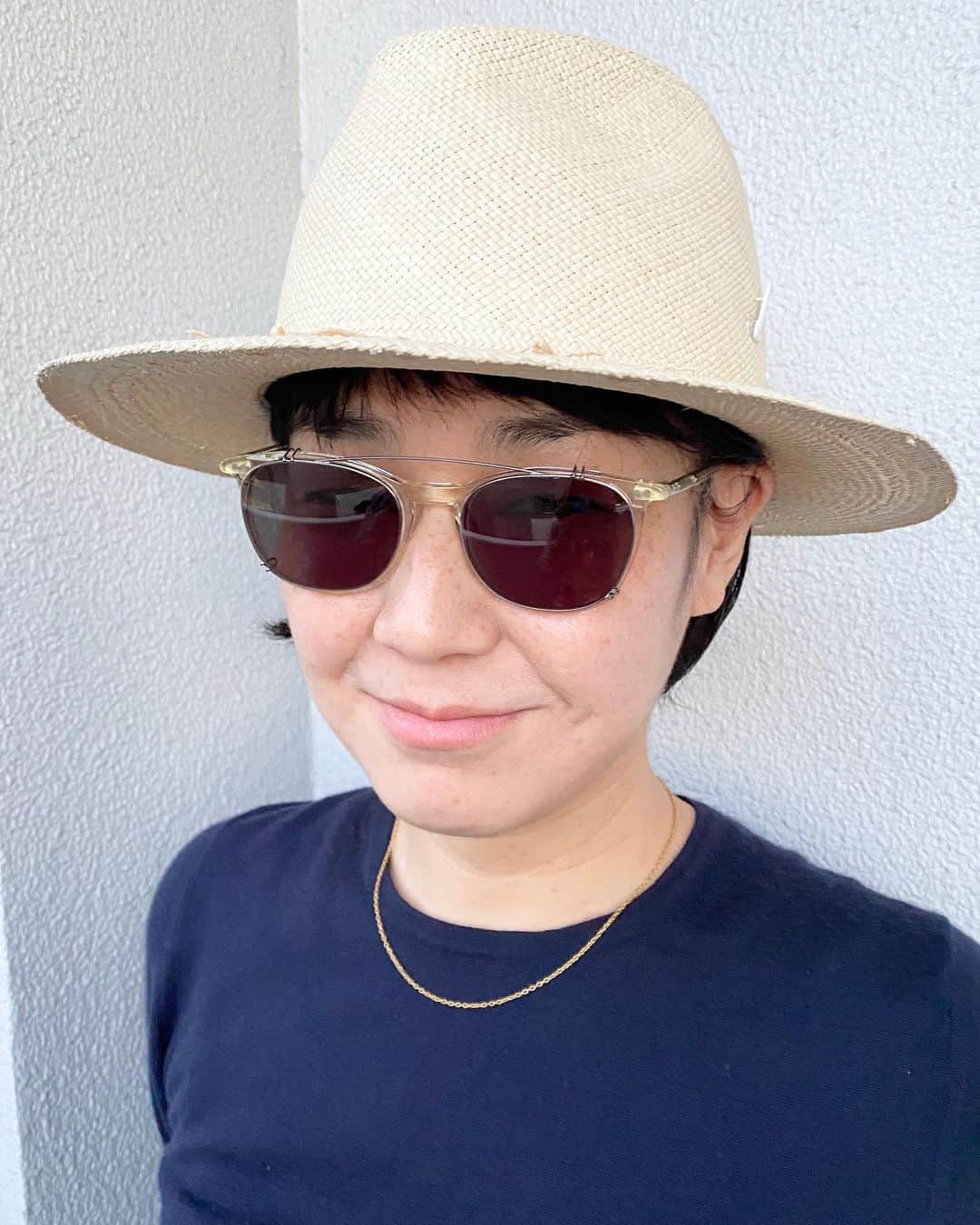 のインスタグラム：「Today's SNAP Shibuya:Yamazaki #shibuyayamazaki #sunglasses #lunor @lunorag  #staffsnap  #staffphoto #store @globespecs_official  #opticalstore  #ootd  #snap 【ミュールバウアーのカスタムオーダーイベント開催のお知らせ】 ウィーンの創業117年、老舗帽子ブランド・ミュールバウアーのカスタムオーダーイベントを開催いたします。スタイル・素材・色・装飾・サイズを選んで自分だけのオリジナルの帽子をご購入いただけます。ミュールバウアーの伝統的なハンドメイドの手法を用いて作られ、上質な素材で細部にまでこだわったクラシックな帽子は、かぶる人の存在をより優雅にしてくれます。  今季のテーマは「Viennese Style：ウィーン・スタイル」 ヨーロッパの中央に位置し、フランス、ドイツ、東欧などから多様な文化、アート、食などの影響を受け混ざり合い、更に昇華していったウィーンの文化やスタイルはその多面性が魅力です。今回のミュールバウアーはその多面的なウィーンの魅力を表現するために「シンプルさと絢爛さ」、「煌めきと燻し」、「喧騒と静寂」、など多面性を織り交ぜたウィーンらしいスタイルを提案しています。 スタイル・素材・色・装飾・サイズを選んで自分だけのオリジナルメイドの帽子を作れる貴重な機会です。新作、定番を合わせておよそ90型をご用意して皆さまのお越しをお待ちしております。  開催日時：2020年3月14日（土）グローブスペックス 渋谷店 2020年3月15日（日）グローブスペックス 代官山店  当日6回のセッションを行い、予約制となります。 ご予約は渋谷店：03-5459-8377,代官山店：03-5459-3645へ ※ なおコロナウイルスの広がりを受けて、通常のイベント時よりも少ない定員で各セッションの予約の制限させていただきますこと、ご了承下さい。  #muehlbauer  #event @muehlbauer_hats  #globespecsshibuya  #globespecsdaikanyama  @globespecs_official」