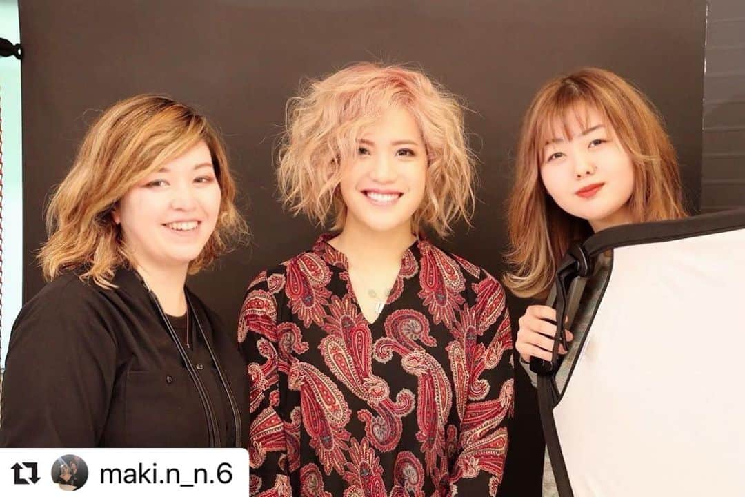 岡田真帆のインスタグラム：「久しぶりにマキさんにカラーしてもらいました🙌 こちらこそありがとうございました‼︎ #Repost @maki.n_n.6 with @make_repost ・・・ 撮影会ありがとうございました😊  #Spring2020  @biguine_shimokitazawa_tokyo  Hair&Makeup @maki.n_n.6 Photo @kiyo_nabe ・ ・ ・  #jeanclaudebiguine #shimokitazawa #tokyo#biguineparis #paris #biguine #jcbiguine #biguinefamily #balayage #couleur #effilaje#coupe #ジャンクロードビギン #パリ #ジャンクロードビギン下北沢 #エフィラージュ #カット #バレイヤージュカラー #ヘアカタログ #下北沢 #美容室 #パリの店」