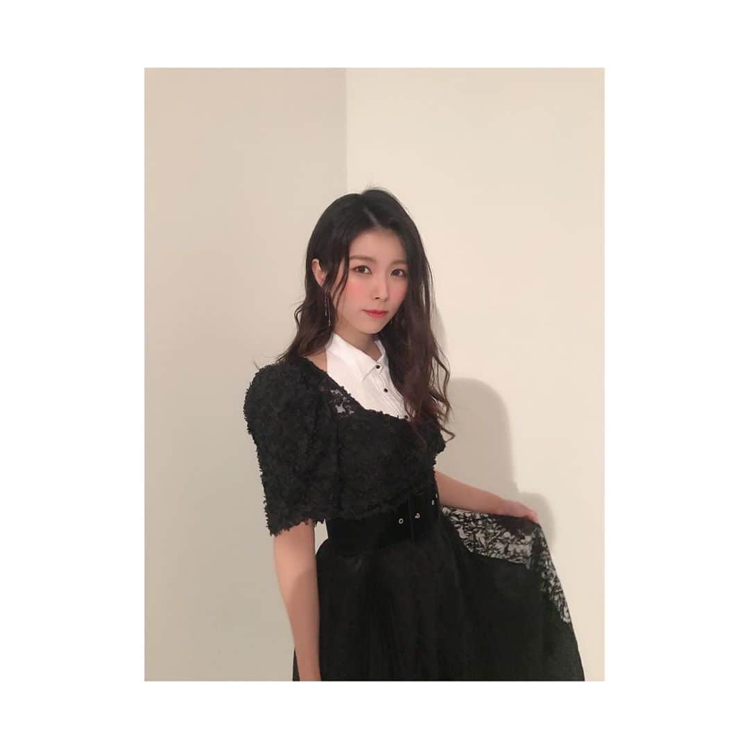 森脇加奈子のインスタグラム：「． あたらしい衣装わりと気に入っている 👩🏻‍💼 #fleufleu」