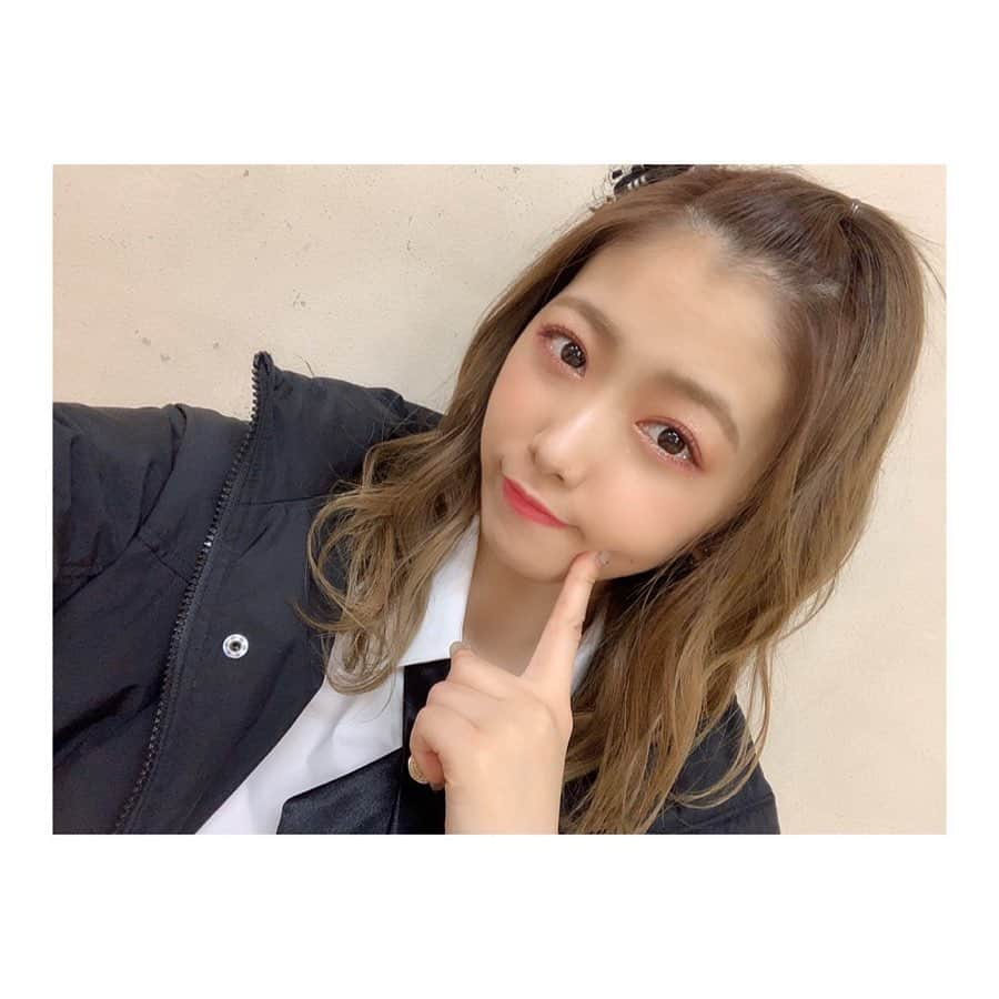 森田彩花さんのインスタグラム写真 - (森田彩花Instagram)「🤔❤️❤️ ． 最近ちょんまげするの好きっっ🥰 ． どんな髪型が好きっっ🥰?? #公演ヘアー #ちょんまげ #コメよろ #いいねよろ #なるべく更新してく😙😙」3月7日 17時10分 - ayaka_morita0529