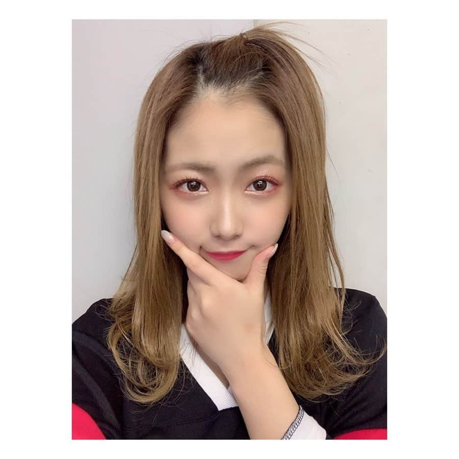 森田彩花さんのインスタグラム写真 - (森田彩花Instagram)「🤔❤️❤️ ． 最近ちょんまげするの好きっっ🥰 ． どんな髪型が好きっっ🥰?? #公演ヘアー #ちょんまげ #コメよろ #いいねよろ #なるべく更新してく😙😙」3月7日 17時10分 - ayaka_morita0529