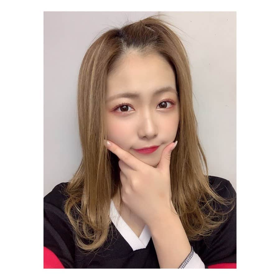 森田彩花のインスタグラム：「🤔❤️❤️ ． 最近ちょんまげするの好きっっ🥰 ． どんな髪型が好きっっ🥰?? #公演ヘアー #ちょんまげ #コメよろ #いいねよろ #なるべく更新してく😙😙」