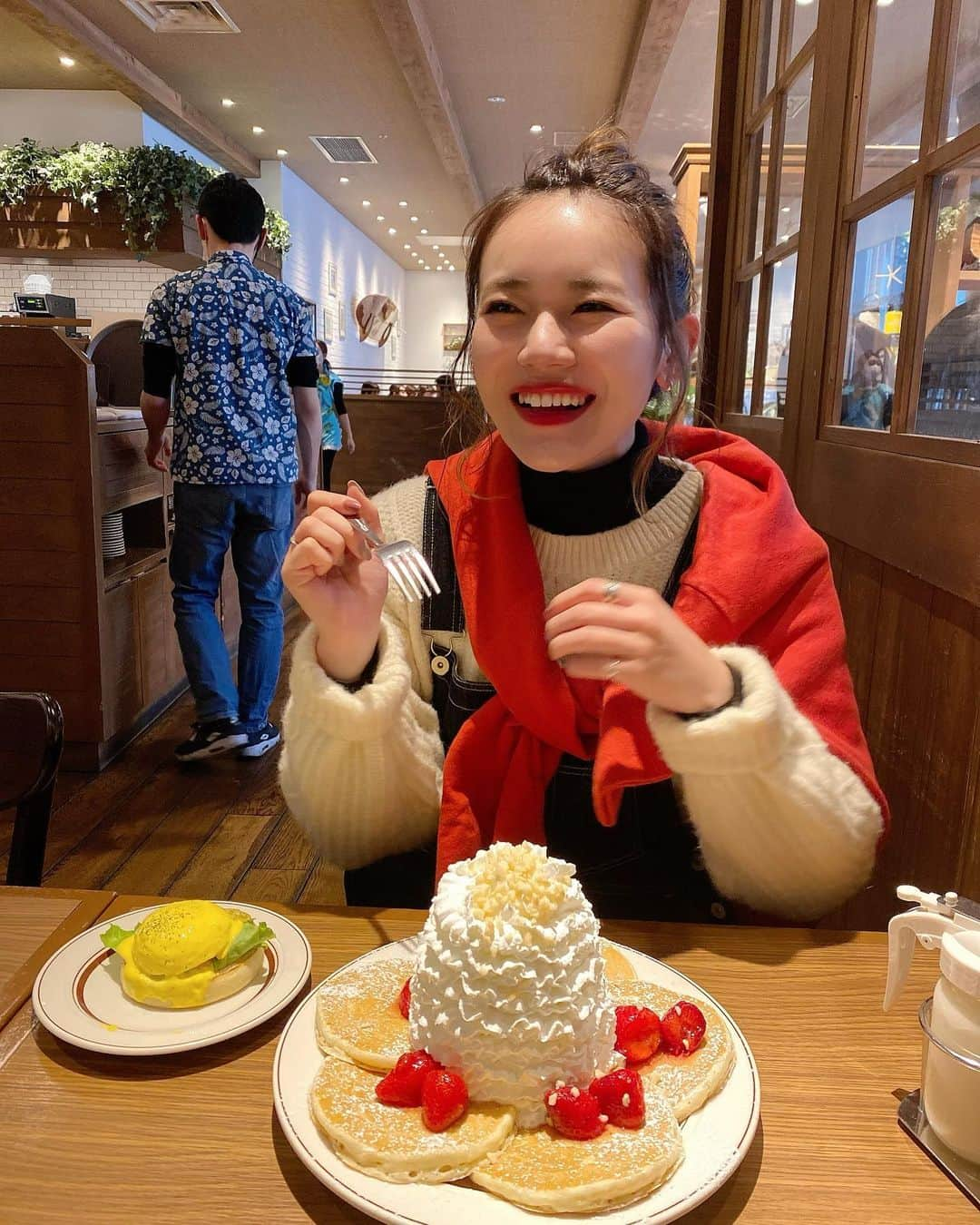 かほこ。さんのインスタグラム写真 - (かほこ。Instagram)「ㅤㅤㅤㅤㅤㅤㅤㅤㅤㅤㅤㅤㅤ ㅤㅤㅤㅤㅤㅤㅤㅤㅤㅤㅤㅤㅤ しあわせそう🥞🍓 光で眉毛どっかいった✈️ ㅤㅤㅤㅤㅤㅤㅤㅤㅤㅤㅤㅤㅤ #パンケーキ #エッグベネディクト #eggsnthings」3月7日 17時17分 - xxokohakxx