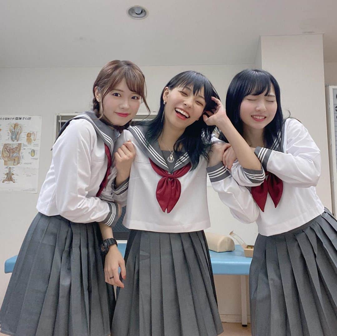 橋本紗奈さんのインスタグラム写真 - (橋本紗奈Instagram)「ボンボン学園今日も出演させていただいてます！ 見てね･:*+.\(( °ω° ))/.:+ . . さて今日はそのオフショットを公開です🙌 . 1枚目ジョジョポーズ 2枚目ジェニーちゃんの取り合い 3枚目、4枚目お気に入り笑😂 . . . #ボンボン学園 #ボンボンTV」3月7日 17時38分 - hashimoto_sana