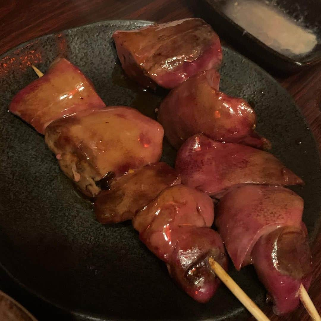 吉岡久美子さんのインスタグラム写真 - (吉岡久美子Instagram)「、 昨日がっしーと焼き鳥 行きたかったとこ行った！ . 12月くらいにみつけてて ずっと行きたかったとこ！ 一回行って閉まってたから焦らされてた！ 、 予想通り最高のお店だった！ 、 隣にいた人ともワイワイ盛り上がって 最高の気分になった！ 、 エネルギーある人はいいね！ 元気もらった！！！ 、 また絶対行く！通う！ 、 、 #つぼみ大革命 #つぼみ #吉本 #よしもと #アイドル #idol #大阪 #東京 #神戸 #ライブ #instagood #いいね👍  #いいね #フォロー #ふぉろーみー #フォローミー #フォロー希望  #焼き鳥 #飲み屋 #居酒屋」3月7日 17時45分 - kuunyaaan