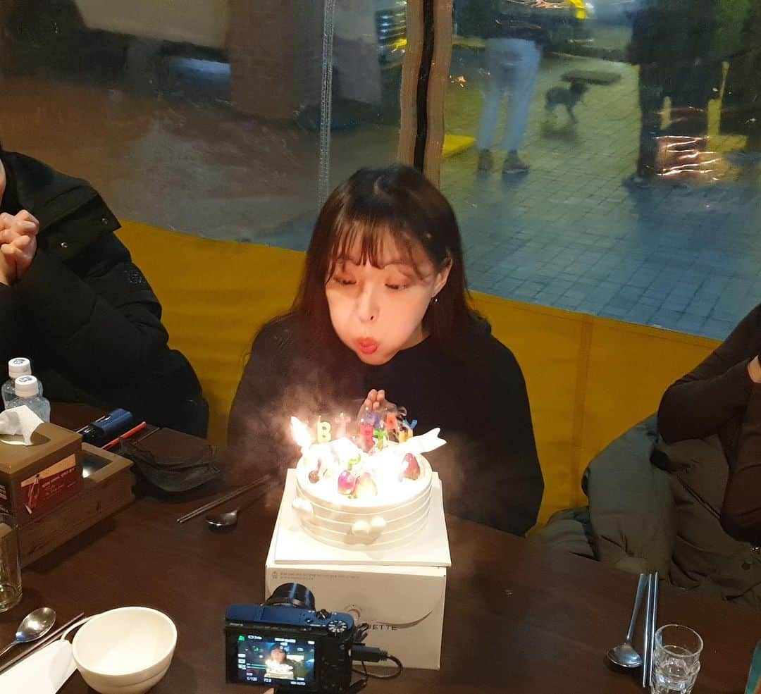 へウォン さんのインスタグラム写真 - (へウォン Instagram)「따뜻하게 생일 축하해주신 분들 모두 감사합니다,,🧡 정말 행복했어요 ❤️」3月7日 17時50分 - minharam_