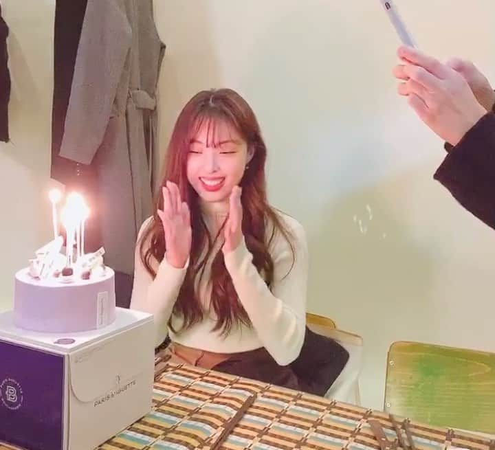 へウォン のインスタグラム：「따뜻하게 생일 축하해주신 분들 모두 감사합니다,,🧡 정말 행복했어요 ❤️」