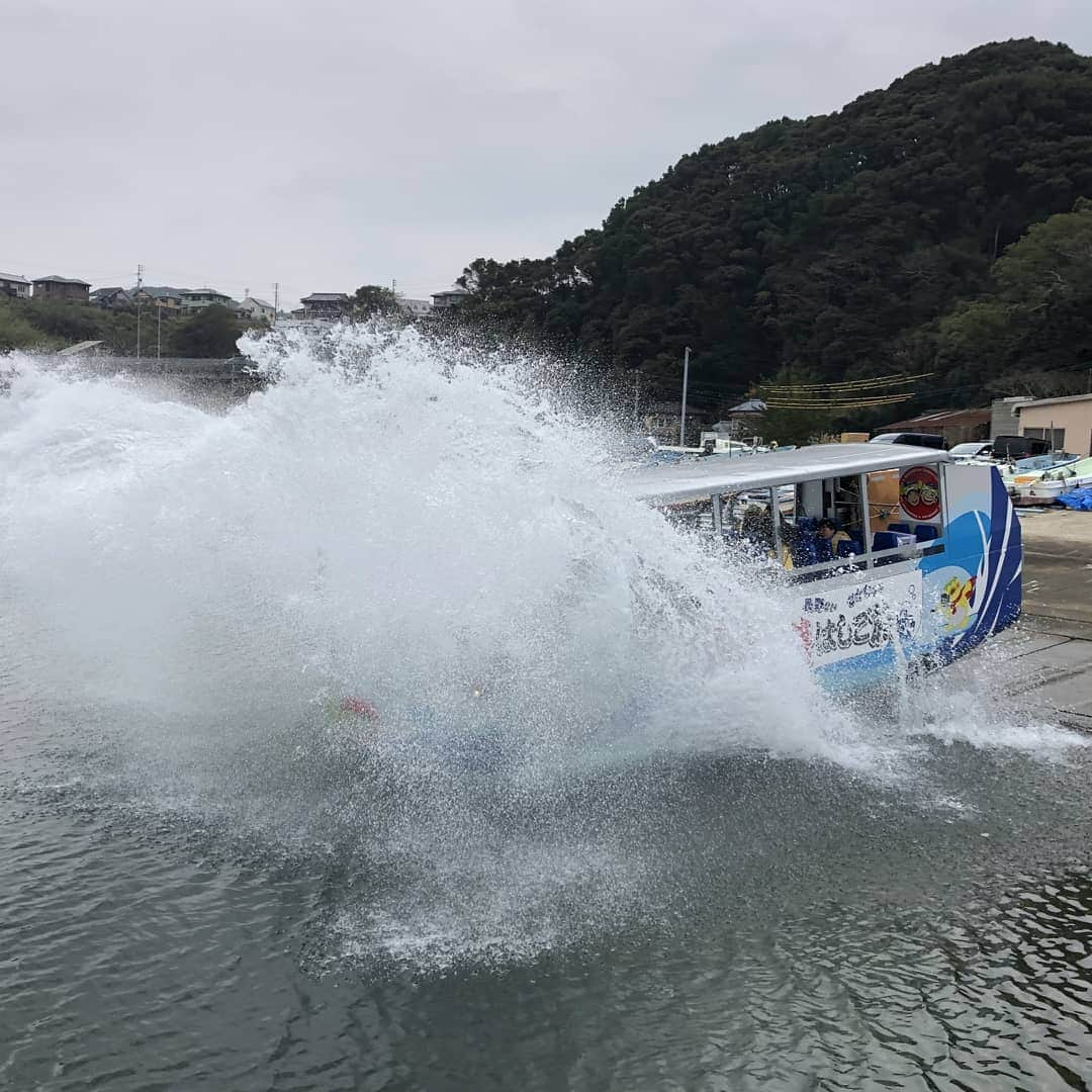 テレビ東京「土曜スペシャル」さんのインスタグラム写真 - (テレビ東京「土曜スペシャル」Instagram)「#V6長野博クン と #さかなクン  がうまい魚を求めて旅に出ます！  旅相棒水陸両用バスで  陸から海にざぶーん！  その瞬間は超迫力モノ😀😀😀 海の中の貴重映像も撮れました！  この後今夜6:30～ 『長野クンさかなクン港はしご旅3』  で、この時期食べたくなるお魚が続々登場です！  どうぞお楽しみに🎵  #v6  #長野  #さかなクン  #よゐこ濱口  #榊原郁恵  #長崎  #九州  #魚」3月7日 18時06分 - tvtokyo_dosupe