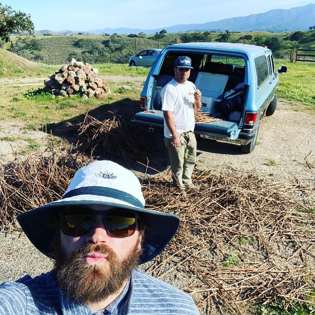ダニー・マスターソンのインスタグラム：「Sticks. I got sticks. You need sticks? Cuz I got sticks. @rustydebello he dabbles in sticks too...」