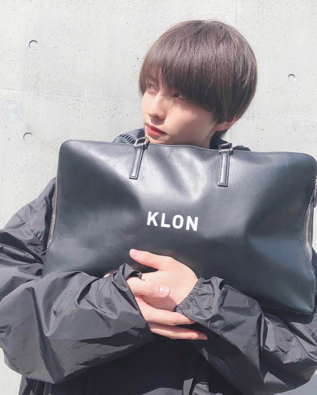 小南光司さんのインスタグラム写真 - (小南光司Instagram)「ちょうどいい大きさのトートバッグ見つけた！ 台本も入るし、これから毎日使う😭  #KLON  #レザーバッグ @klon_klon_klon #pr」3月7日 18時10分 - koji_kominami
