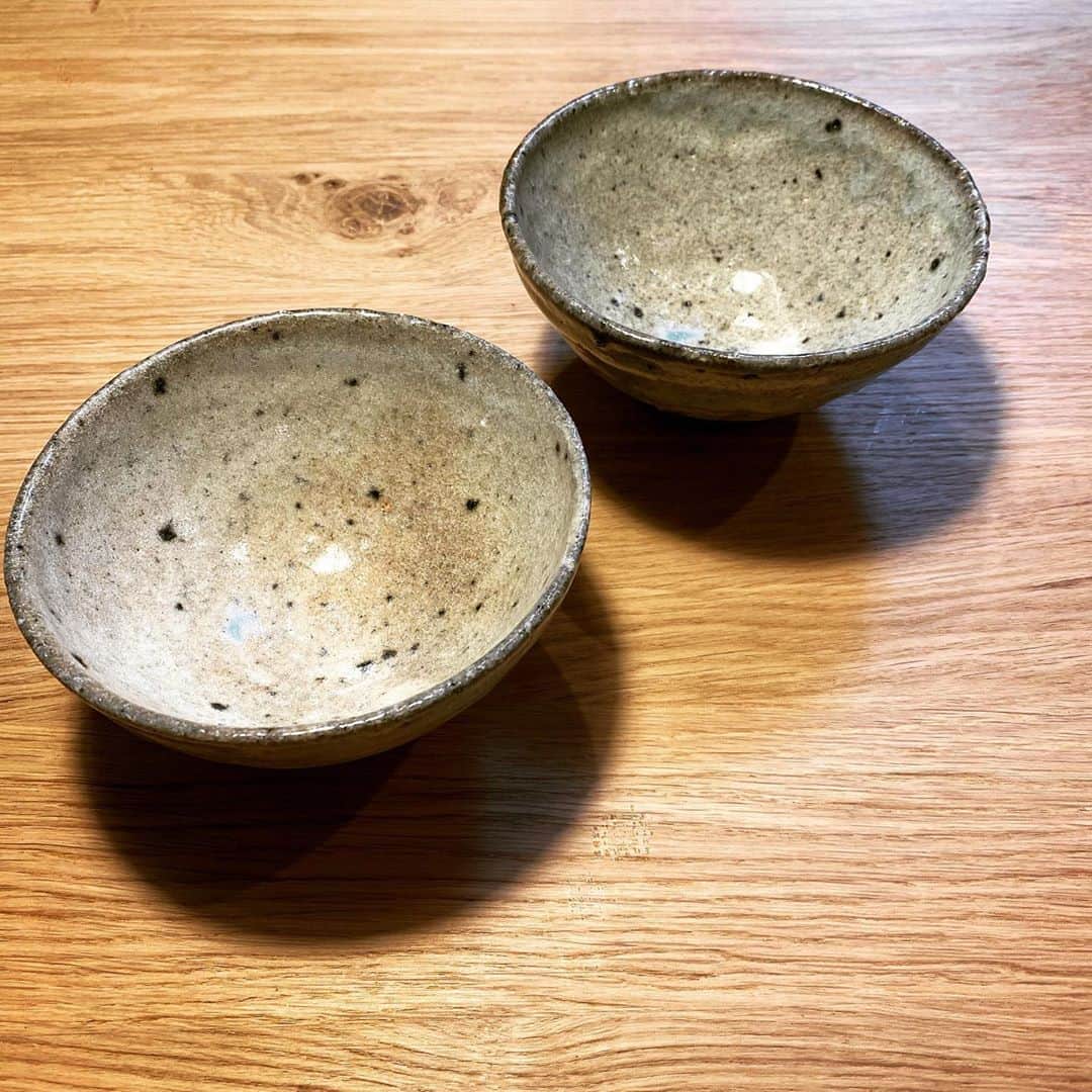 大出千尋のインスタグラム：「. 夫婦で最近はまっている、八田享さんの陶器の新入り✨ . #八田享 @toru_hatta #うつわ#器」