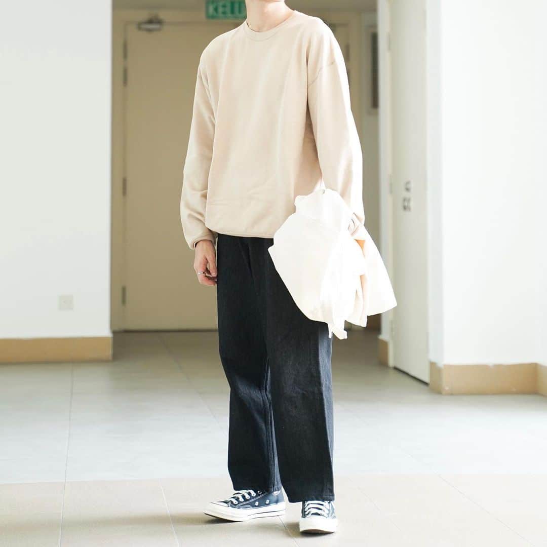 のインスタグラム：「上下AURALEE ・ ・ #auralee #ct70 ———————————————————————— #ootd#coordinate#snap#fashionsnap#fashion#instafashion#instagood#メンズファッション#gu#uniqlo#爽やかコーデ#l4l#f4l#お洒落さんと繋がりたい#おしゃれさんと繋がりたい#オシャレさんと繋がりたい#写真撮ってる人と繋がりたい#写真好きな人と繋がりたい#ファインダー越しの私の世界 #シミラールック#couple #couplephoto #neat_tokyo #henderscheme ————————————————————————」