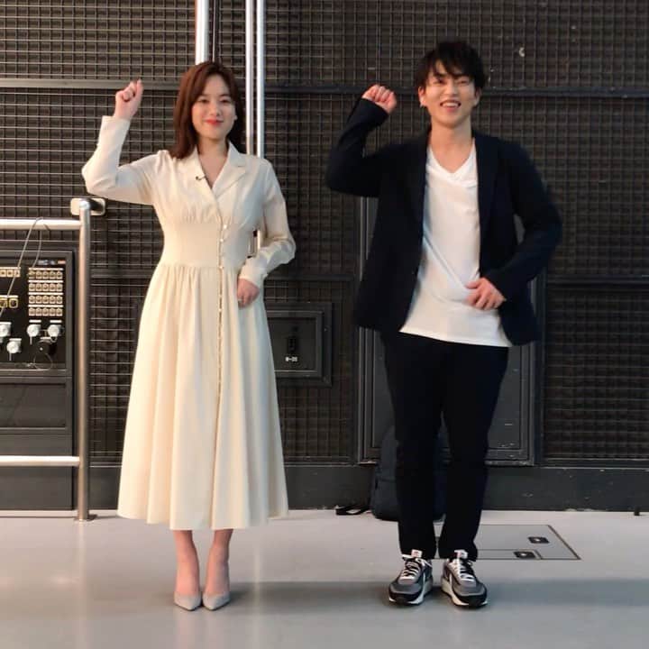 のインスタグラム：「「Heart on Fire」一緒に踊ってみた✊😁💖🔥 #筧美和子 さん #dapump  #heartonfire  #つり革ダンス」