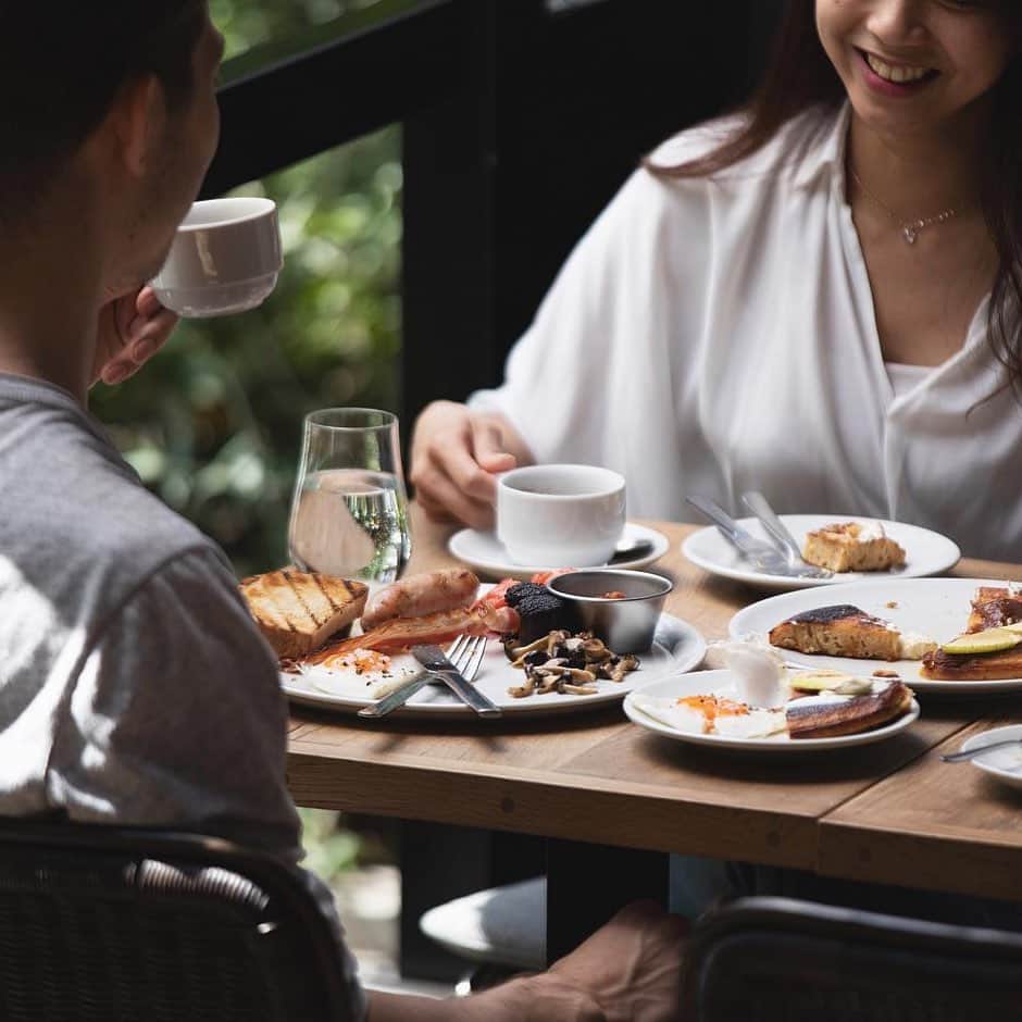 のインスタグラム：「Sunny weekends call for breakfast at our TRUNK(KITCHEN)'s open terrace⁣ ⁣ More information on the link in bio.⁣ For reservation:⁣ Online: https://trunk-hotel.com/kitchen/⁣ ⁣ ⁣ #trunkhotel #ブティックホテル #boutiquehotel⁣ #hotel #diner #restaurant⁣ #food #brunch #lunch #dinner⁣ #ブランチ #ランチ #ディナー #レストラン⁣ #tokyo #shibuya #omotesando」
