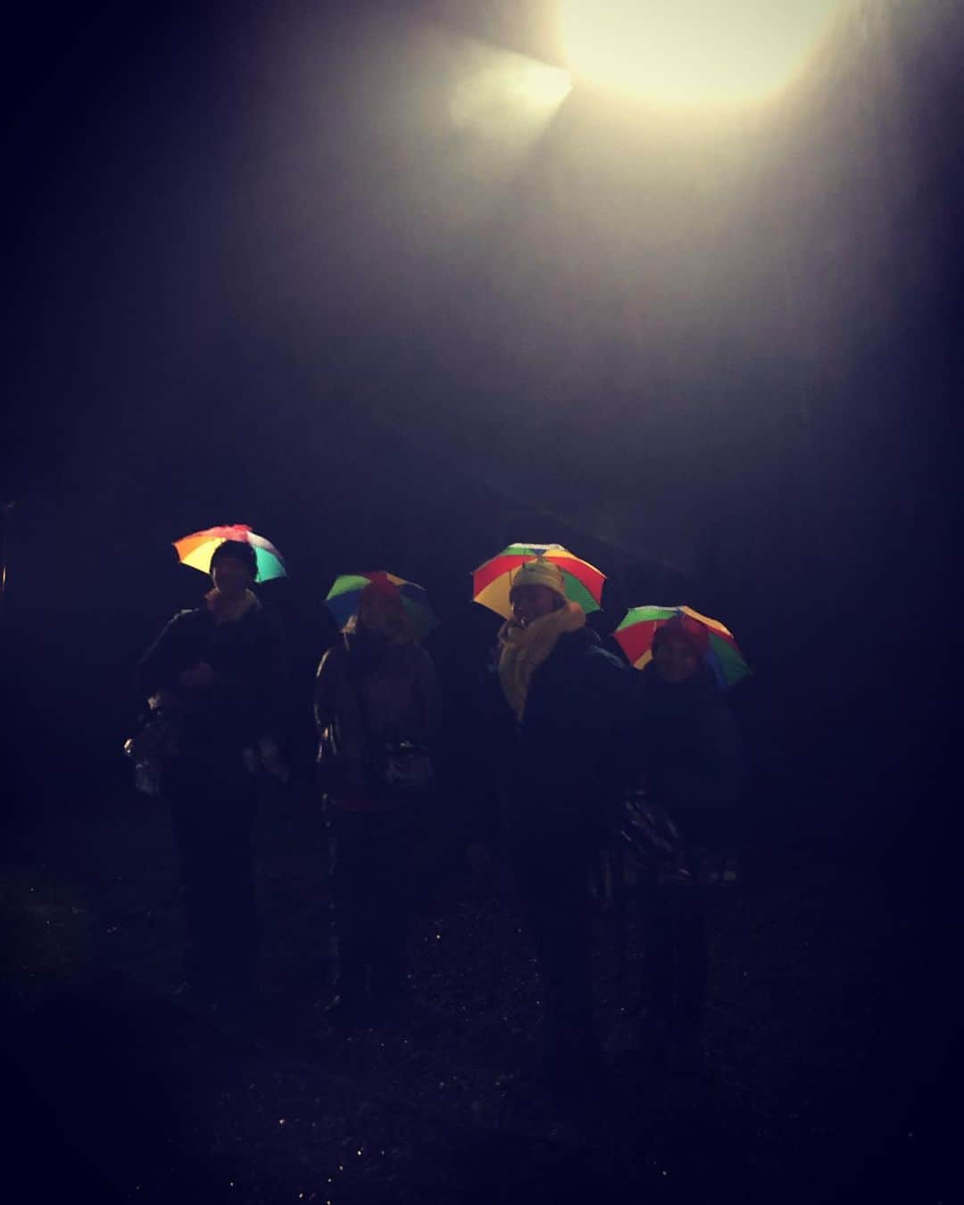アナベル・ウォーリスのインスタグラム：「Night shoot gang on #silentnight ❤️」