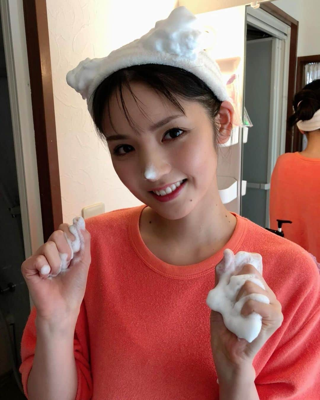 道重さゆみさんのインスタグラム写真 - (道重さゆみInstagram)「@sayumi.kawaii.ocnmobileone 『道重さゆみの部屋』が全公開してます！！‬ ‪私のお気に入りは『#泡重』と『#ドジ重』だよ！全コンプリートしてほしいなあ！‬ ‪動画に隠されたQRコードにもアクセスしてみてね！？‬ ‪#いいスマホ は #OCNモバイルONE‬ ‪#道重さゆみの部屋 #SAYUMICODE‬ ‪#謎解き #春 #PR‬」3月7日 19時02分 - sayumimichishige0713