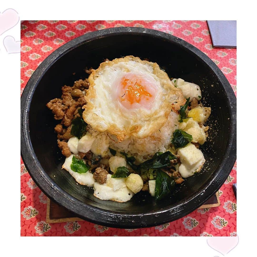 葉月智子さんのインスタグラム写真 - (葉月智子Instagram)「. #今日のランチ 🍴 石焼チーズガパオ🧀 チーズが伸びて美味しかった💗 . 最近お出掛けしてないから写真が全然ないよ〜😭 #mangotreecafe #マンゴーツリー #葉月智子 #ちょもちゃん  #chomostagram」3月7日 19時32分 - tomoko_hazuki_official_