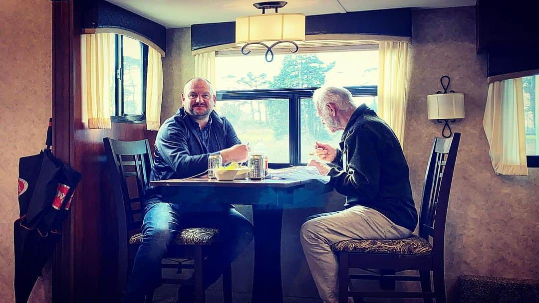 ルーク・エヴァンズさんのインスタグラム写真 - (ルーク・エヴァンズInstagram)「My cousin and Gransha enjoying the excellent catering in my trailer yesterday. It’s been amazing to be close to my family for this last several weeks. #family #grandparents #gransha #wales 🏴󠁧󠁢󠁷󠁬󠁳󠁿 @antonios_tvandfilm_catering」3月7日 19時33分 - thereallukeevans