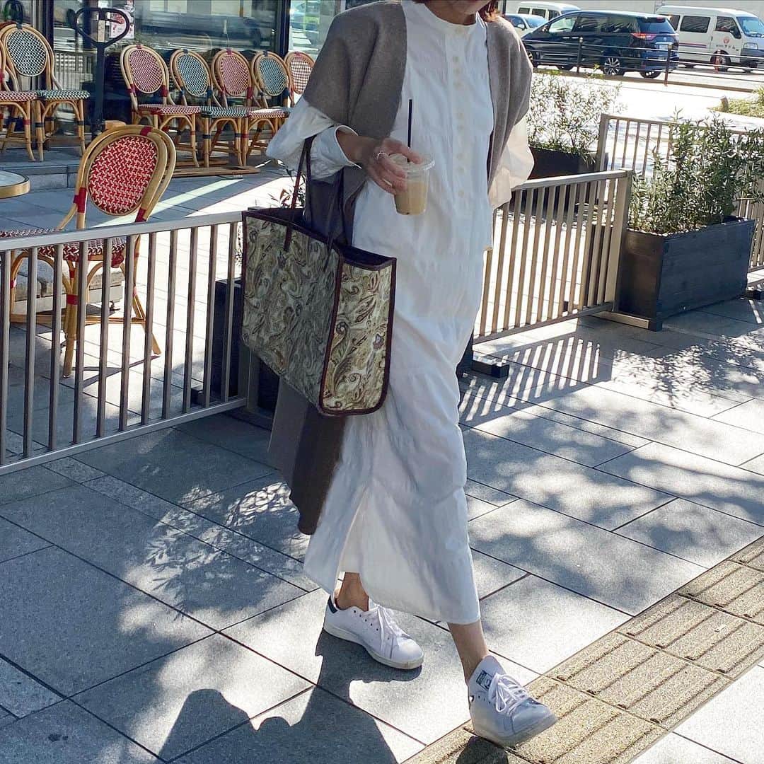 のインスタグラム：「先日の #outfit 🗞﻿ ﻿ お気に入りの﻿ @machatt_ のワンピースに﻿ @donobanweb のジレ♡﻿ ﻿ お菓子作りにハマってる長女👧🏻﻿ ケーキにマフィンにドーナツにクレープに﻿ もうネタ切れだわ🤷🏻‍♀️﻿ ﻿ ﻿ ﻿」
