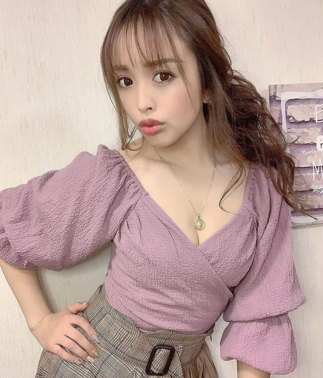 板橋瑠美さんのインスタグラム写真 - (板橋瑠美Instagram)「New💋﻿ ﻿ ﻿ くすみパープルのおNewトップス♡﻿ ﻿ ﻿ 春にリピ決定💜﻿ ﻿ ﻿ 袖がかわゆい、オフショルにしても着れる、 2wayスフレブラウスだよ♡﻿ ﻿ ﻿ By @royalparty_official」3月7日 19時42分 - rumi_official_0616