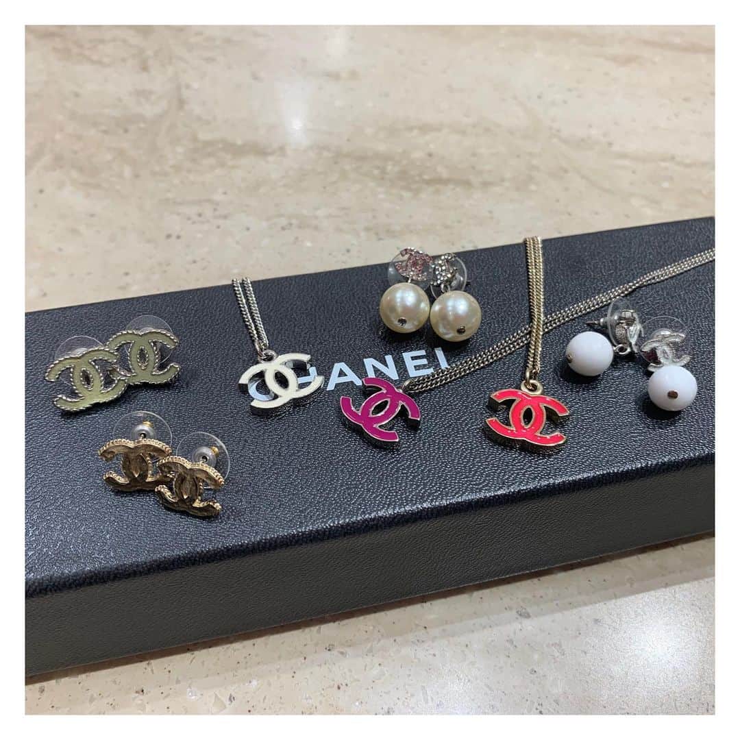 のインスタグラム：「-hirob名古屋タカシマヤゲートタワーモール店-﻿ ﻿ ﻿ vintage  hermes ﻿ vintage  chanel﻿ vintage  tiffany ﻿ ﻿ アクセが入荷してきました！﻿ この他にも多数ございます。﻿ 是非店頭にてご覧ください。﻿ ﻿ ﻿ ﻿ ﻿ ﻿ お問い合わせ先﻿ tel:052-589-8937﻿ ﻿ ﻿ #hirob﻿ #hirobnagoyatgm﻿ #baycrews﻿ #cartier ﻿ #vintage﻿ #hermes ﻿ #vintageTiffany﻿ #watch﻿ #omega﻿ #Tiffany﻿ #iwc﻿ #cartier﻿ #rolex﻿ #morellato﻿ #cassis﻿ #ヒロブ﻿ #ヒロブナゴヤティージーエム﻿ #ベイクルーズ﻿ #カルティエ﻿ #ヴィンテージ﻿ #エルメス﻿ #ヴィンテージティファニー﻿ #ウォッチ﻿ #オメガ﻿ #ティファニー﻿ #カルティエ﻿ #ロレックス﻿ #モレラート﻿ #カシス﻿ ﻿ #卡地亚﻿ #에르메스」