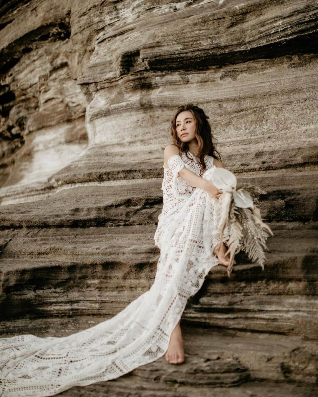 南美沙さんのインスタグラム写真 - (南美沙Instagram)「Hawaii model shooting📸. . bland @paulele_hawaii . hair make @natal1013  camera @jasondengphoto  dress @reginacloset027 . . 大人女子の為のこだわりウェディング。 @paulele_hawaii . . . . #ボヘミアンウエディング #ハワイ  #ハワイウェディング #hawaii #wedding  #hawaiiwedding #photowedding #bohemian #bridal  #weddingdress #hairmake #ウェディングフォト #ボヘミアンウェディング #ボヘミアンドレス #ボヘミアンフォト #ハワイウェディングプロデュース #ハワイライフ #ハワイウェディングフォト #ハワイウェディングフォトツアー」3月7日 19時52分 - miee.misa