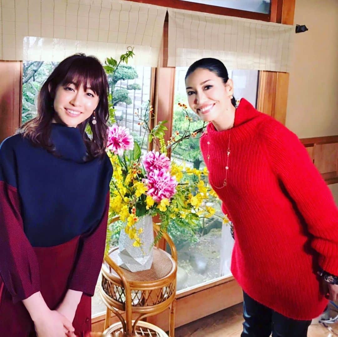 アンミカさんのインスタグラム写真 - (アンミカInstagram)「本日は関西テレビ【言いがかり提案します】に出演❣️ 。 エクボが可愛いすぎる新井恵理那ちゃん、声が良すぎる川島明さん、ツッコミ面白すぎる大吾くん、頭良すぎるモーリー・ロバートソンさん、安心感半端なさ過ぎる澤部佑さんと、"お節介な世直し提案"を掲げる言いがかりをトークいたしましたよ😍 。 #私はオシャレすぎるお店はお化粧室の蛇口もオシャレ過ぎて捻り方がわからなさすぎることが多い話をしました☺️ #個人的に川島さんが食品ロスを考え回る寿司は回転数により値段が変わる話に共感！ #明日はtokyomx日曜はカラフルに出演します！ #明日のカラフルゲストは宇宙Sixです！」3月7日 20時01分 - ahnmikaofficial