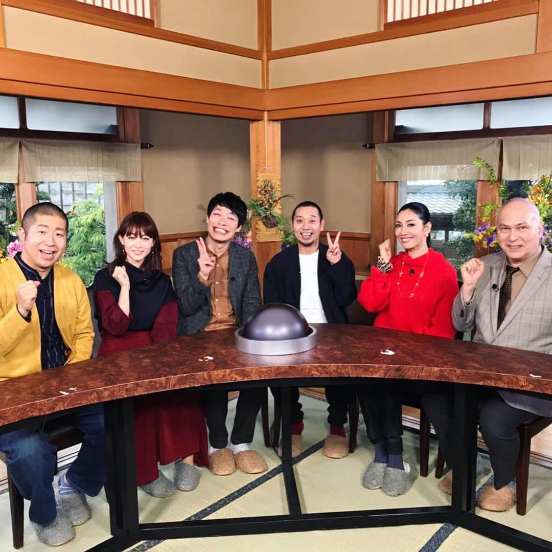 アンミカさんのインスタグラム写真 - (アンミカInstagram)「本日は関西テレビ【言いがかり提案します】に出演❣️ 。 エクボが可愛いすぎる新井恵理那ちゃん、声が良すぎる川島明さん、ツッコミ面白すぎる大吾くん、頭良すぎるモーリー・ロバートソンさん、安心感半端なさ過ぎる澤部佑さんと、"お節介な世直し提案"を掲げる言いがかりをトークいたしましたよ😍 。 #私はオシャレすぎるお店はお化粧室の蛇口もオシャレ過ぎて捻り方がわからなさすぎることが多い話をしました☺️ #個人的に川島さんが食品ロスを考え回る寿司は回転数により値段が変わる話に共感！ #明日はtokyomx日曜はカラフルに出演します！ #明日のカラフルゲストは宇宙Sixです！」3月7日 20時01分 - ahnmikaofficial