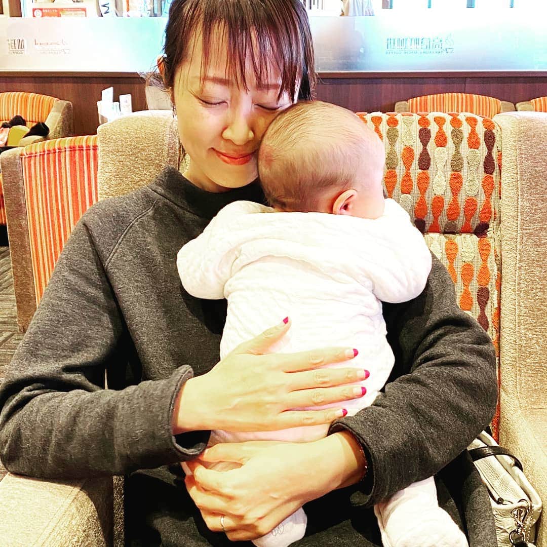 伊勢みずほさんのインスタグラム写真 - (伊勢みずほInstagram)「私の周りにはアラフォーママが何人かいて、ちっちゃい赤ちゃん抱っこさせてもらって、幸せを分けてもらってます💘  みんな元気に大きくなるのだ‼️ モンスターの赤ちゃんなのに、 天使だったよ😂💘💘💘 私の手の中で眠ってくれたんだよ😭💘 #赤ちゃん #天使 #ありがとう #抱っこ #モンスター #ママになってた #☺️ #カヌレ  #baby #sweet #love」3月7日 20時03分 - isemizuhoo