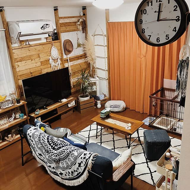 RoomClipJPさんのインスタグラム写真 - (RoomClipJPInstagram)「『DIY壁のある部屋』ディアウォールやラブリコで壁をDIY。壁面収納やディスプレイのスペースが広がります。1,000枚以上の壁DIYの部屋実例を参考にしてみてください⁠ .⁣⠀﻿⁠ Photo:Tomomin(RoomNo.481657)▶︎この部屋のインテリアはRoomClipのアプリからご覧いただけます。アプリはプロフィール欄から⁣⠀﻿⁠ .⁣⠀﻿⁠ 投稿イベント開催中です【まもなく終了する投稿イベント】『シンプルインテリア〜3/8』『登録記念に初投稿！PART18 〜RoomClipはじめました〜〜3/8』⁠ .⁣⠀﻿⁠ #RoomClip#ルームクリップ#interior#instahome#インテリア#暮らし#日常#マイホーム#日々の暮らし#丁寧な暮らし#家#シンプルライフ#リビング#家具#インテリア雑貨#収納#シンプルインテリア#模様替え#整理収納#インテリア好き#インテリア小物#おしゃれな家#100均インテリア#おしゃれインテリア#インテリア家具#ディアウォール#ラブリコ#diy#壁diy#ビーチスタイル」3月7日 20時30分 - roomclipjp