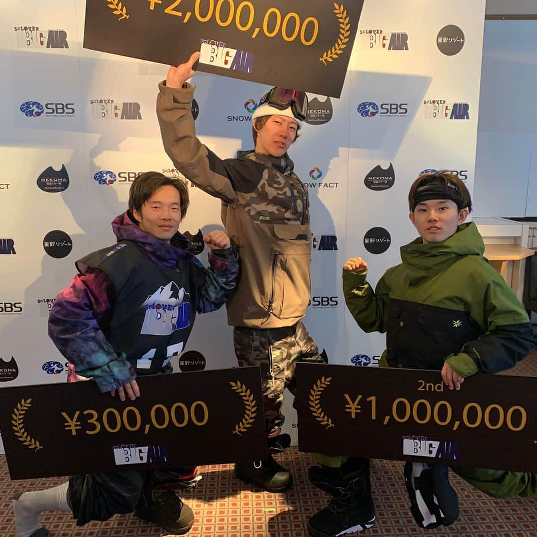 飛田流輝さんのインスタグラム写真 - (飛田流輝Instagram)「@sclover2020 first place🥇🏆 #volcomjapan #snowboarding  #snowboard#scloverbigair2020」3月7日 20時41分 - rukitobita