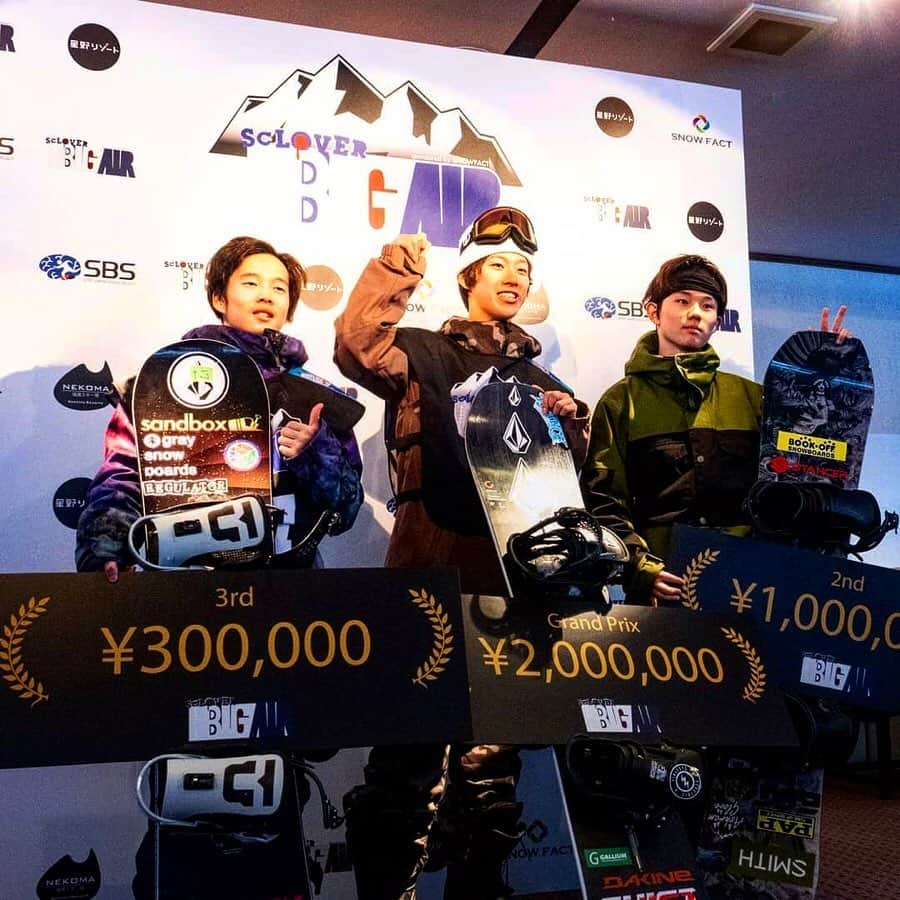 飛田流輝さんのインスタグラム写真 - (飛田流輝Instagram)「@sclover2020 first place🥇🏆 #volcomjapan #snowboarding  #snowboard#scloverbigair2020」3月7日 20時41分 - rukitobita