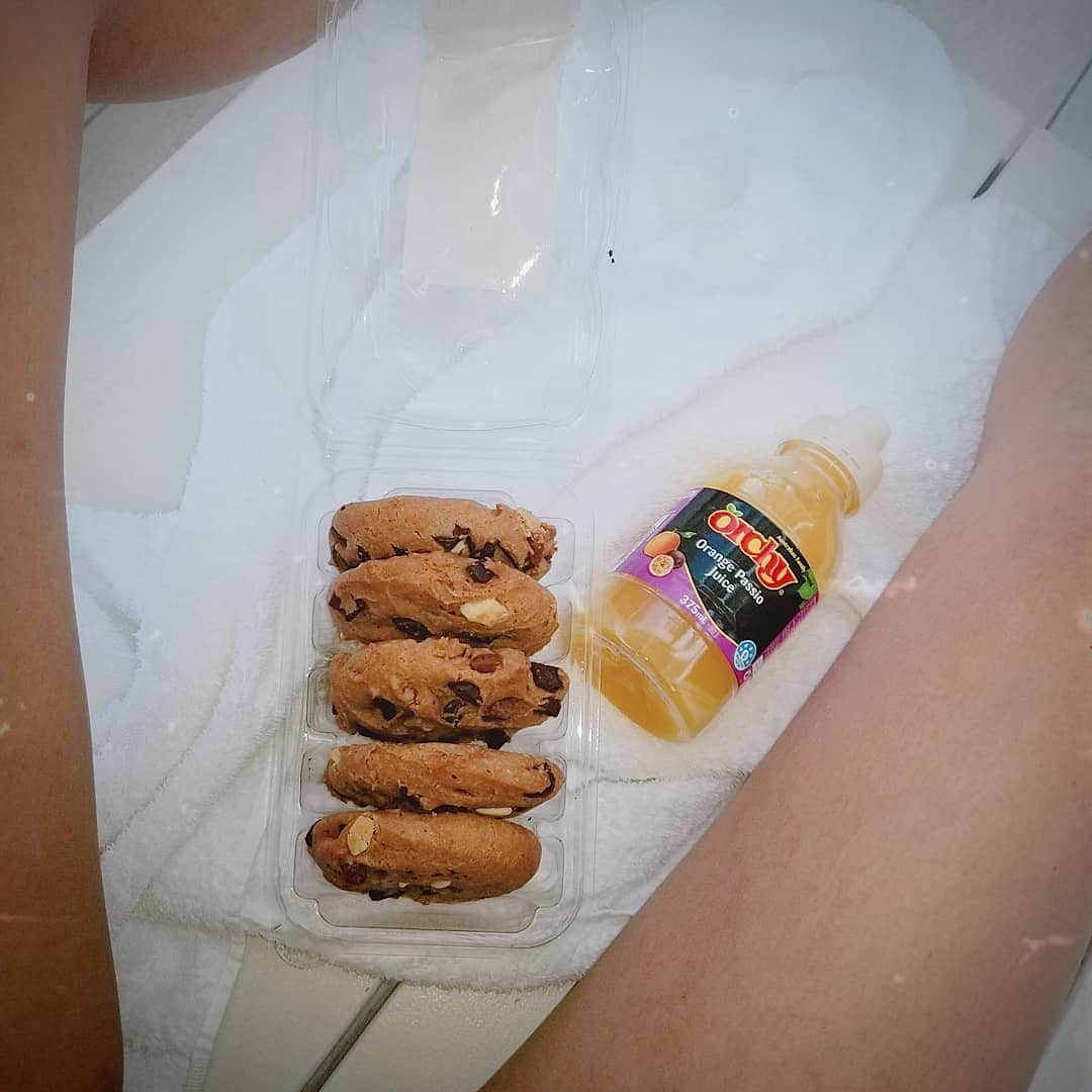 小林レイミさんのインスタグラム写真 - (小林レイミInstagram)「How good beach snacks👙🍪🍹 #poolside #cookietime #chocochips #beachstyle #beachday #junkfood #fitgirl #travelpost」3月7日 20時42分 - _reimi._____