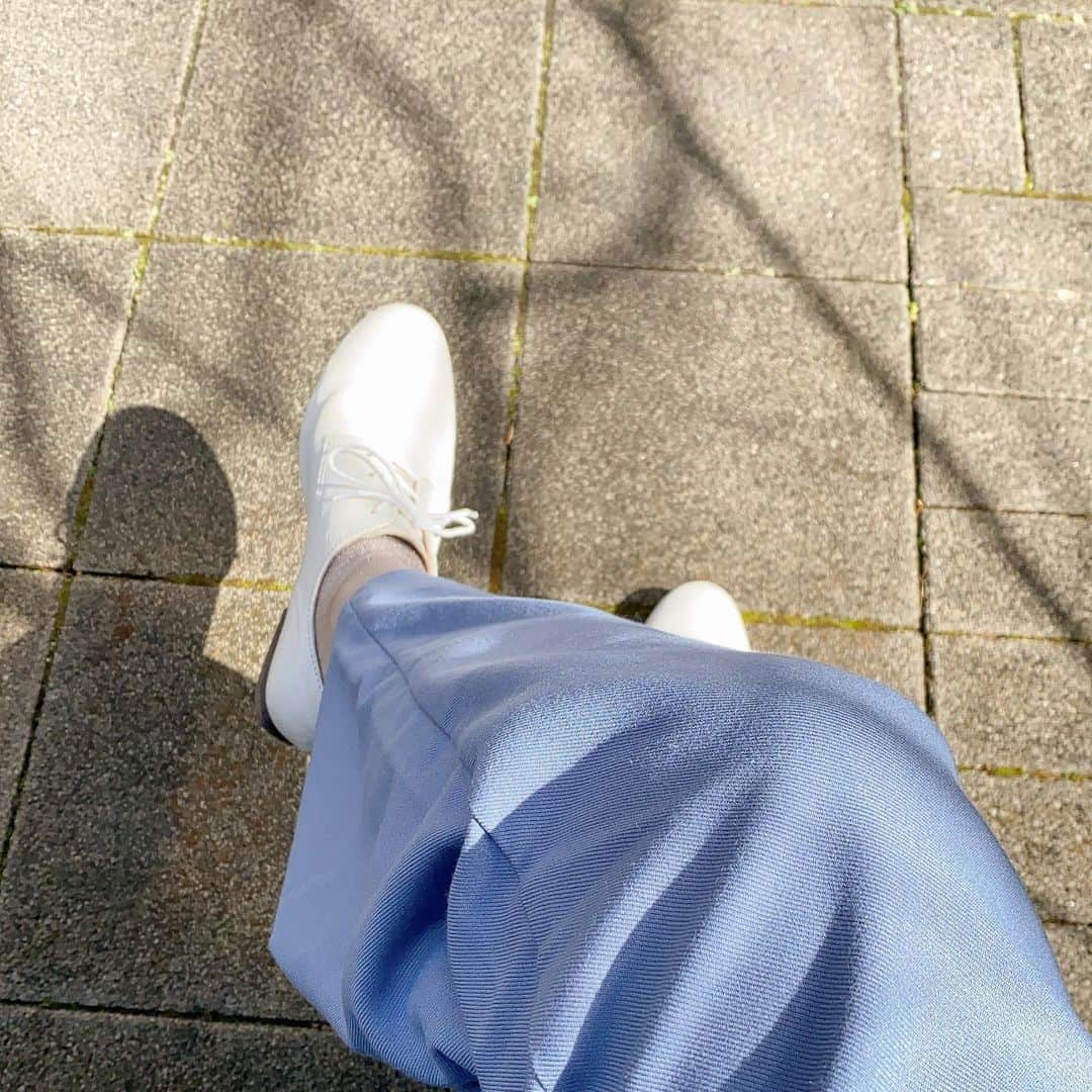 かほこ。さんのインスタグラム写真 - (かほこ。Instagram)「ㅤㅤㅤㅤㅤㅤㅤㅤㅤㅤㅤㅤㅤ ㅤㅤㅤㅤㅤㅤㅤㅤㅤㅤㅤㅤㅤ shirt : #discoat pants & bag : #unemansion shoes : #congespayes #adieutristesse ㅤㅤㅤㅤㅤㅤㅤㅤㅤㅤㅤㅤㅤ zozoで一目惚れしたパンツ、届いてみたら意外と色が濃かったけど、これはこれで可愛い❤︎白とまとめて爽やかに。 ㅤㅤㅤㅤㅤㅤㅤㅤㅤㅤㅤㅤㅤ 靴下は、ベージュのラメラメちゃんでした🧦 ㅤㅤㅤㅤㅤㅤㅤㅤㅤㅤㅤㅤㅤ #kaho_fashion」3月7日 20時35分 - xxokohakxx