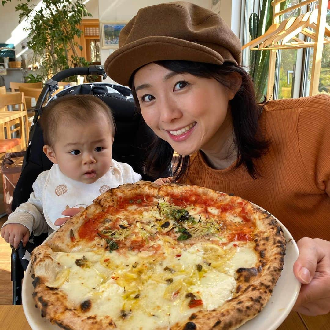 今井美穂さんのインスタグラム写真 - (今井美穂Instagram)「天気良かったのでお散歩﻿ 庭園の郷保内✨﻿ 初めて行ったけど楽しかったな〜😁﻿ ﻿ 植物のパワーで元気をもらい﻿ 美味しいご飯で満たされ﻿ 親子ともども大満足です😆﻿ ﻿ トイレに貼ってあったインスタキャンペーン😆﻿ 私帰ってからアップしたのでおまんじゅうGET出来なかったけど、行かれる方はぜひ❤️笑﻿ ﻿ ブログ更新しました😊🌸﻿ ﻿ ﻿ #ブログ更新しました﻿ #インスタトップのリンクから﻿ #週末の過ごし方﻿ #道の駅庭園の郷保内﻿ #道の駅﻿ #1歳児ママ﻿ #子連れオススメスポット﻿ #詳しくはブログにて」3月7日 20時47分 - imaimiho1209