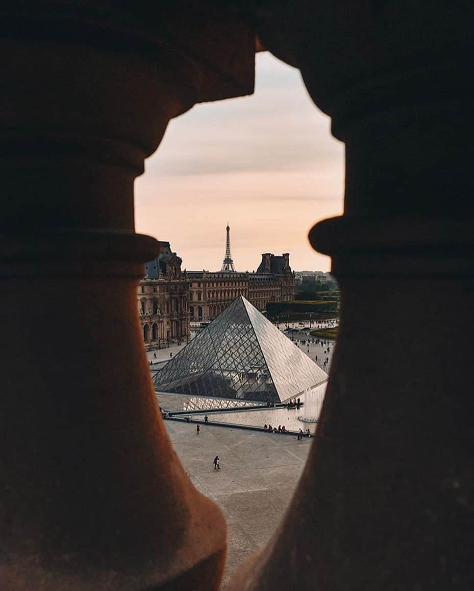 ルーブル美術館さんのインスタグラム写真 - (ルーブル美術館Instagram)「. 🇫🇷 Sur les toits du Louvre ! 👀 Merci @capra311 pour cette magnifique capture ! 😍 - 📸 Vous aussi, partagez vos plus belles photos en mentionnant #MuséeDuLouvre. Nous en partageons une chaque fin de semaine. - - - - 🌎 Sneak peek from the museum’s roof! 👀 Thanks @capra311 for this great capture! 😍 - 📸 You too, share your best pictures using #Louvre. We will repost one every weekend. . . . #MuséeDuLouvre #Louvre #LouvreArchitecture #IeohMingPei」3月7日 20時56分 - museelouvre