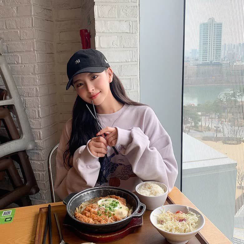 Chuuのインスタグラム：「맛있는 음식 오늘 다 먹은듯🥯☕️💓 #chuuseoul」