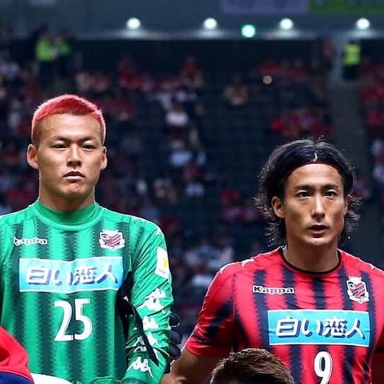 都倉賢のインスタグラム：「‪1人の青年が代表選手になるまでを見る事が出来た事、一緒に戦えた事、全てが俺の宝物。‬ ‪いつもゴールマウスを守ってチームを助けてくれたね。‬ ‪今度は僕達がソンユンを助ける時だね。‬ ‪焦らず。‬ ‪自分のペースで。‬ ‪弟よ、いつも寄り添っているよ！！！‬ ‪#返り咲きカウントダウン‬」