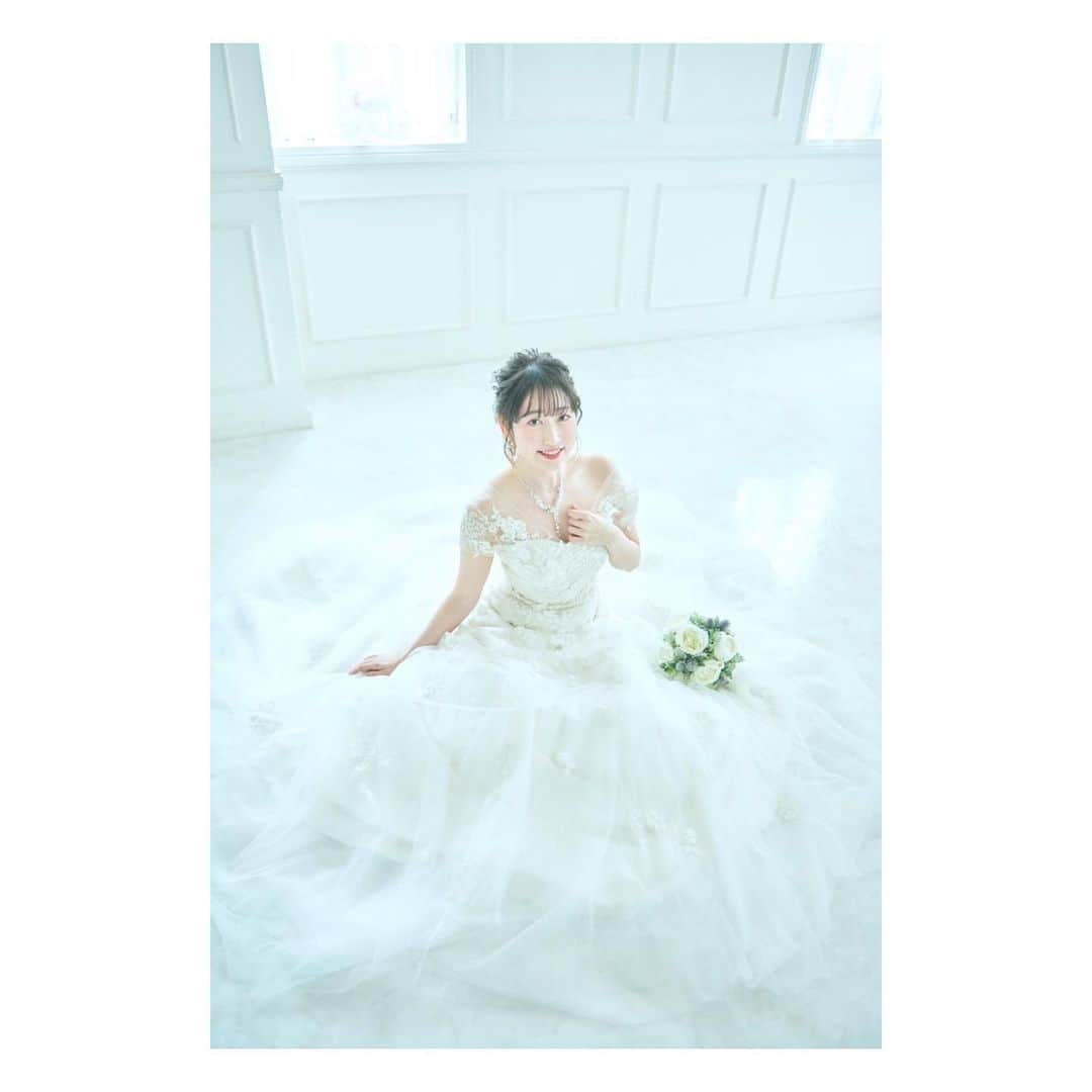 五十嵐裕美さんのインスタグラム写真 - (五十嵐裕美Instagram)「結婚式は あいのなか でにゲストで 呼んで頂きました！ 見てくださった皆さんありがとうございます🙏 初のウェディングドレス✨ 現場でも皆さん褒めてくださるので🥺わたくし気持ちよく撮影されておりました🙌 次回もゲストなのでよろしくお願いします👰🏻 #あいなか」3月7日 21時46分 - hiromi_ig
