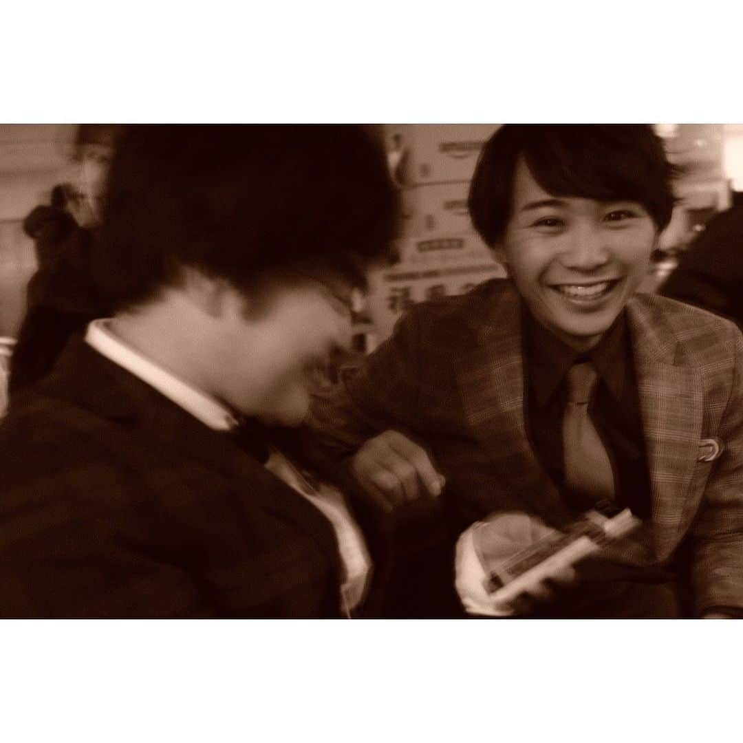 須賀健太のインスタグラム：「NHK総合にて 『#恋と就活のダンパ』 8(日) 午前1:35~ (土曜深夜)再放送！  8日午前表記だけど、日付変わってすぐの深夜1時35分からです！ お間違えなく！😳 りょうちゃんとの仲の良さをそのまま役に乗せました😳」