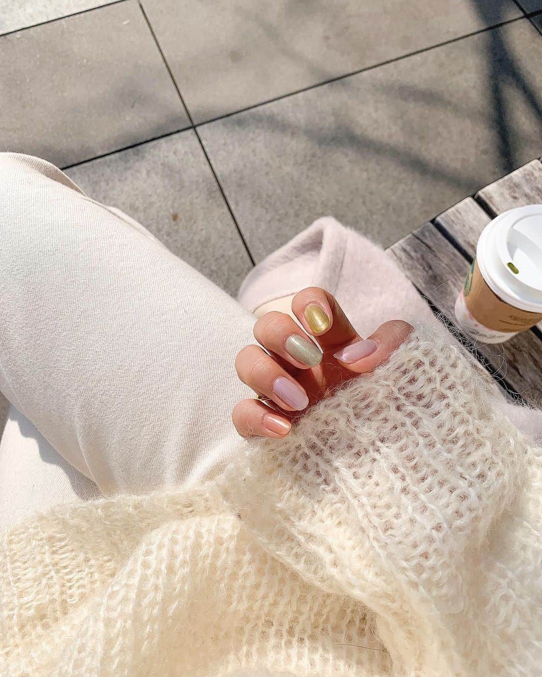 小川陽香のインスタグラム：「new nail 💅🏻 ㅤ 春っぽいカラーにしてもらった𖧷 つやつや可愛い🥺🤍🧡💛 ㅤ ㅤ #newnail #nail #naildesign #ネイル #ジェルネイル #春ネイル」